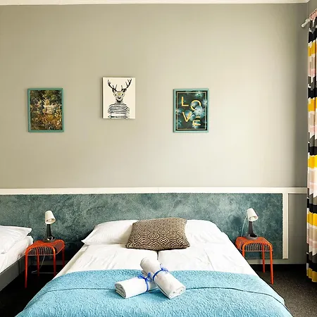 Expolis - Center Główny Mtp Reception 24h Pensión 3*