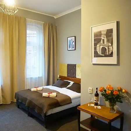 Expolis - Center - 24h Glowny #betterthanyourex בית הארחה 3*