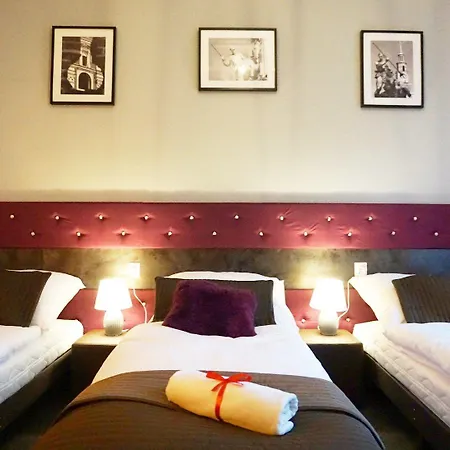 Expolis - Center - 24h Glowny #betterthanyourex בית הארחה 3*