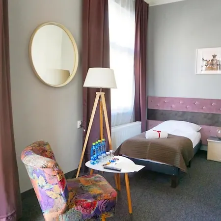 בית הארחה Expolis - Center - 24h Glowny #betterthanyourex 3*