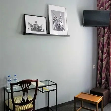 Expolis - Center - 24h Glowny #betterthanyourex בית הארחה 3*