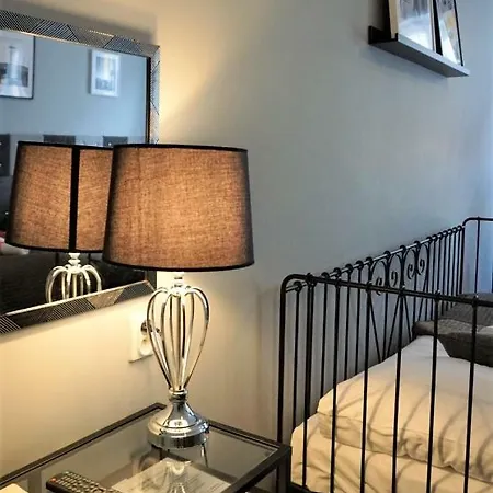 Expolis - Center - 24h Glowny #betterthanyourex בית הארחה 3*